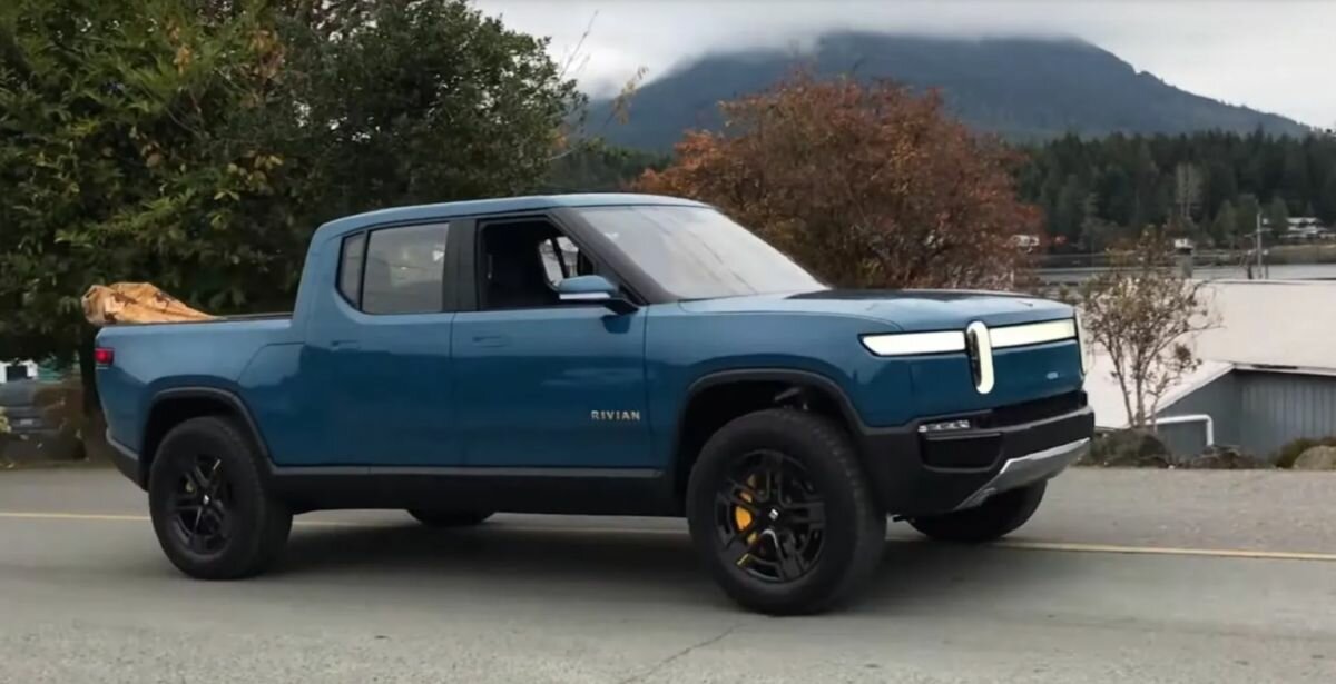 2021 Rivian R1T front