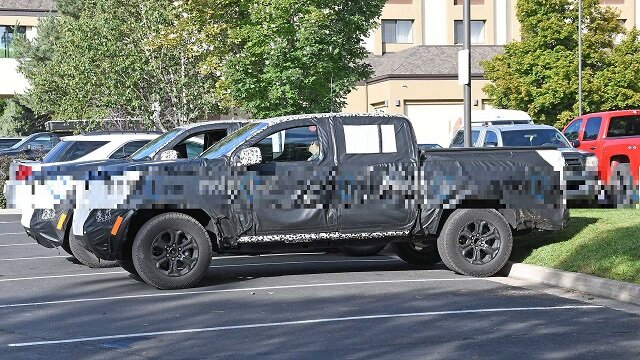 2023 GMC Canyon AT4 side